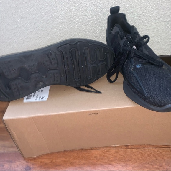 Black Athletic Adidas - Picture 3 of 4